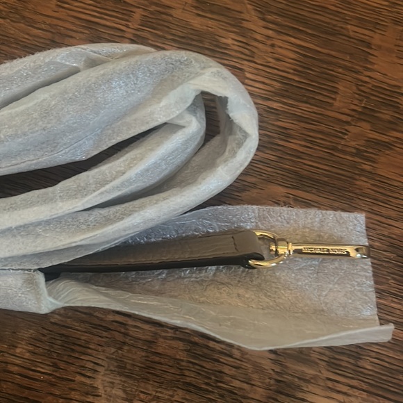 Michael Michael Kors Bedford Leather Medium Top Zip Satchel Crossbody - Picture 13 of 16